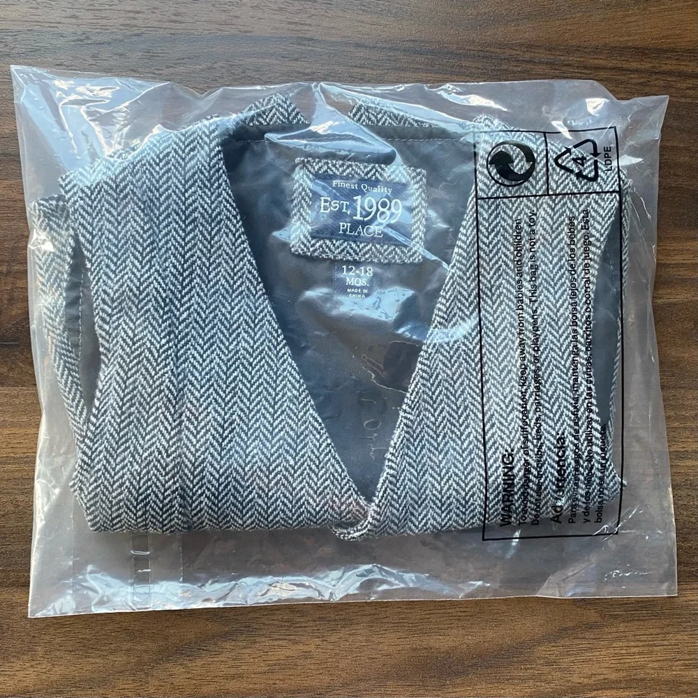 🐻 2/$25 • The Children’s Place | Black & White Herringbone Vest